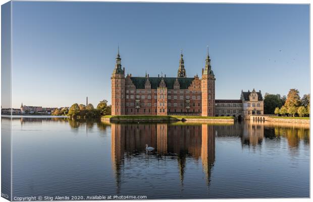Frederiksborg Castle an early morning in the sunsh Canvas Print by Stig Alenäs