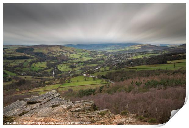 Dramatic moody Winter landscape image of Peak District in England during soft afternoon light Print by Matthew Gibson