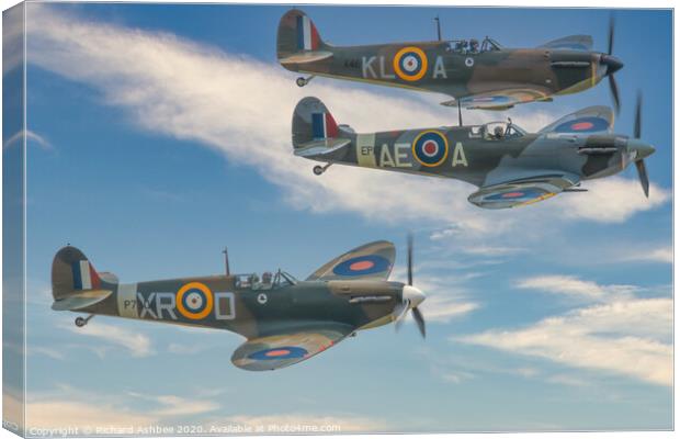 A trio of WW2 RAF Spitfires Canvas Print by Richard Ashbee