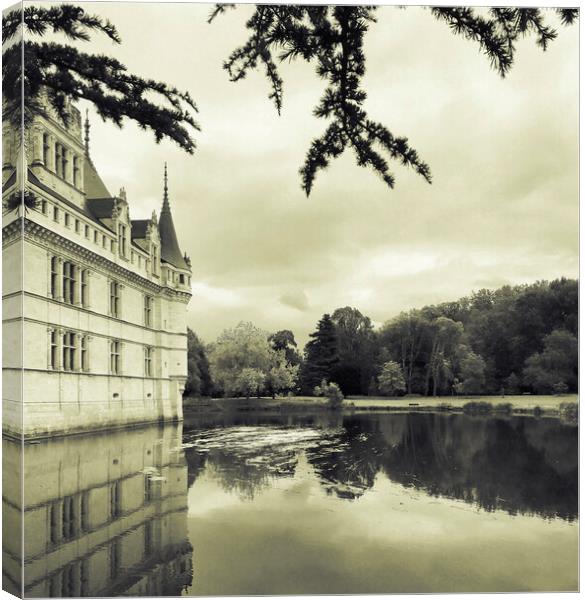 Chateau d'Azay Le Rideau Canvas Print by Jacqui Farrell