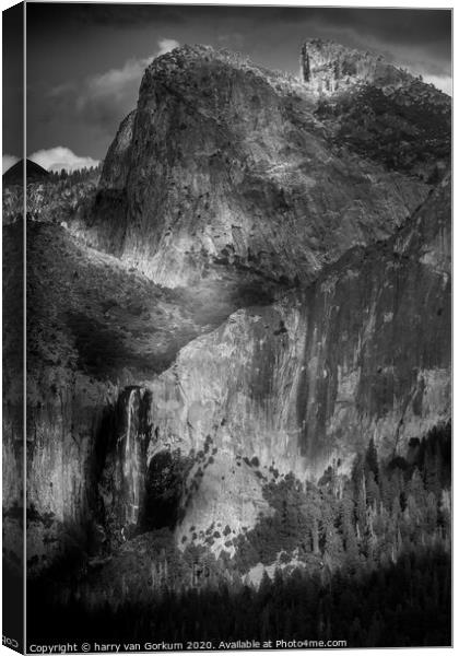 Bridalveil Falls Yosemite in black and white Canvas Print by harry van Gorkum