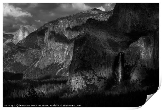 Yosemite Valley with Bridalveil Falls, Black and W Print by harry van Gorkum