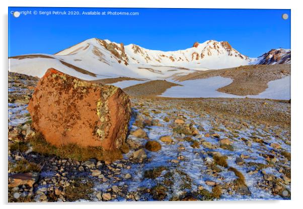 A large boulder in defocus on the way to the top of Mount Erciyes in central Anatolia, Turkey. Acrylic by Sergii Petruk
