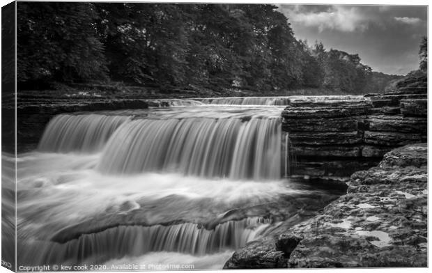 Aysgarth in Monochrome. Canvas Print by kevin cook