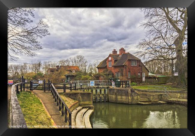 The Lock At Sonning on Thames Framed Print by Ian Lewis