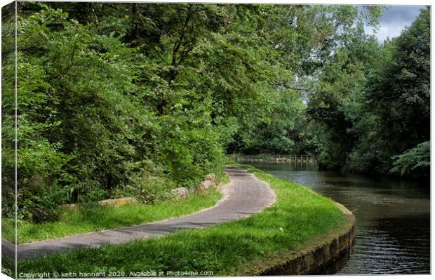 Leeds and Liverpool canal  Canvas Print by keith hannant