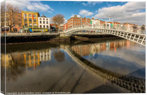 Ha'Penny bridge, Dublin Canvas Print by jim Hamilton