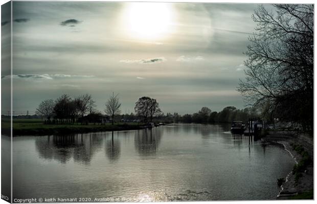 Evening at Trent lock Canvas Print by keith hannant