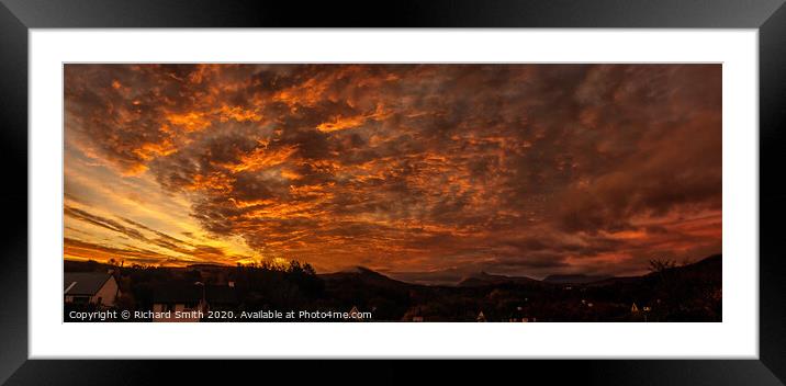 October dawn Framed Mounted Print by Richard Smith