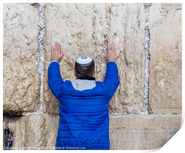 jewish pray at the wall in jerusalem Print by Chris Willemsen