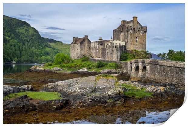 Eilean Donan Castle in Loch Duich Print by Arterra 