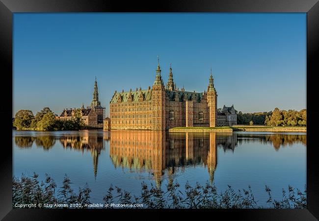 Frederiksborg Castle in a mirror-gloss reflection at surise  Framed Print by Stig Alenäs