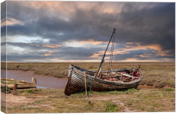 Old Boat at Thornham Staithe Canvas Print by Kevin Snelling