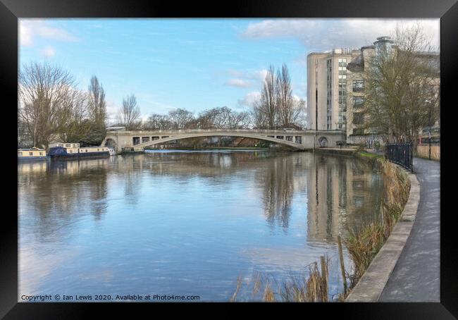 The Thames Path At Reading Bridge Framed Print by Ian Lewis