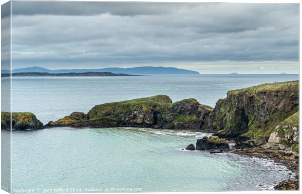 North Antrim coast Canvas Print by gary telford