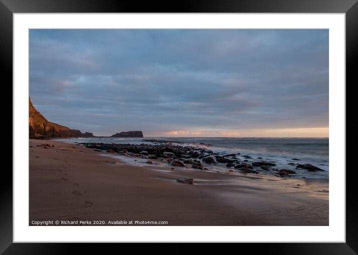 footprints in the sand Framed Mounted Print by Richard Perks