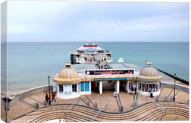 Cromer pier from the front at Cromer in Norfolk.  Canvas Print by john hill