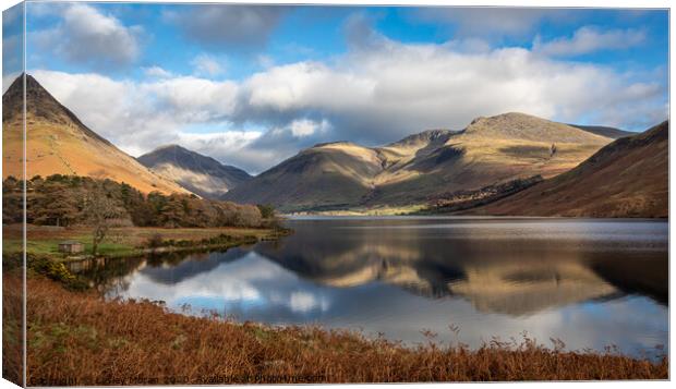 Reflections at Wastwater Canvas Print by Lesley Moran