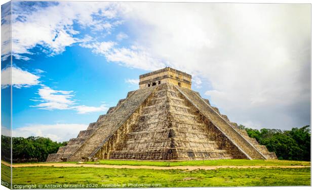 The Mayan pyramid in Chichen Itza Mexico. Canvas Print by Antonio Gravante