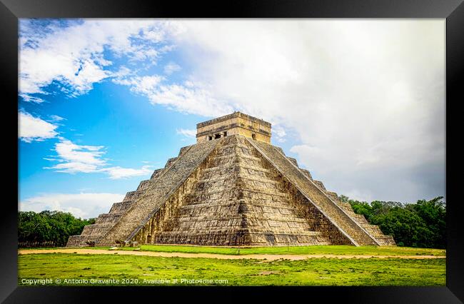 The Mayan pyramid in Chichen Itza Mexico. Framed Print by Antonio Gravante