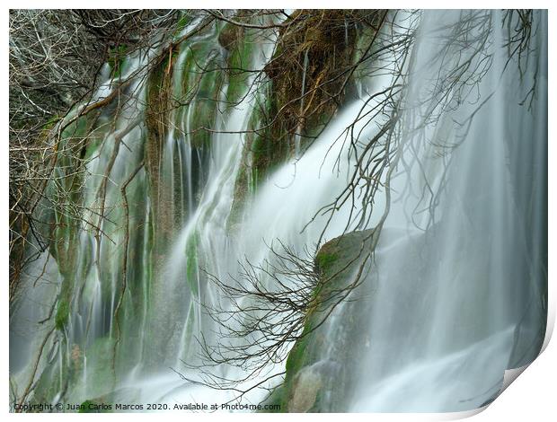 Mantle of water in the Raven waterfall Print by Juan Carlos Marcos