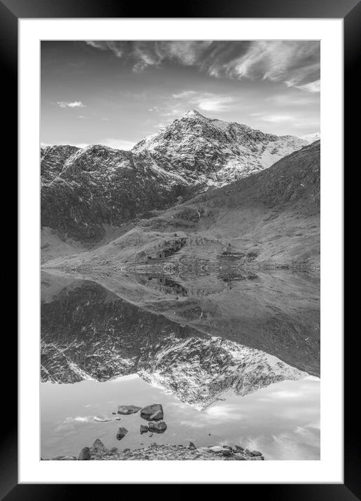 Snowdon in winter black and white Framed Mounted Print by Jonathon barnett