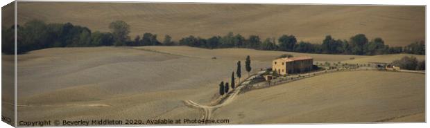 Tuscan farmhouse in rolling landscape Canvas Print by Beverley Middleton
