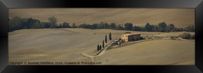 Tuscan farmhouse in rolling landscape Framed Print by Beverley Middleton