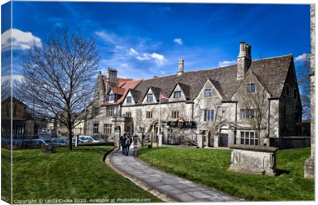 The Old Bell Hotel, Malmesbury, Wiltshire Canvas Print by Linda Cooke