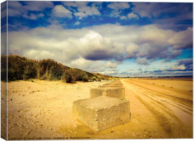 Bridlington beach at its best Canvas Print by Janet Kelly