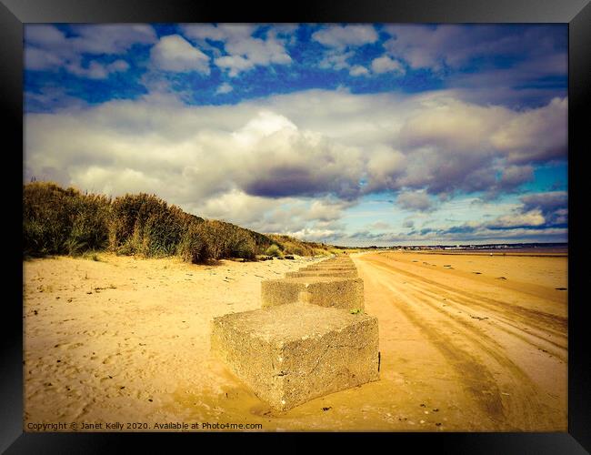 Bridlington beach at its best Framed Print by Janet Kelly