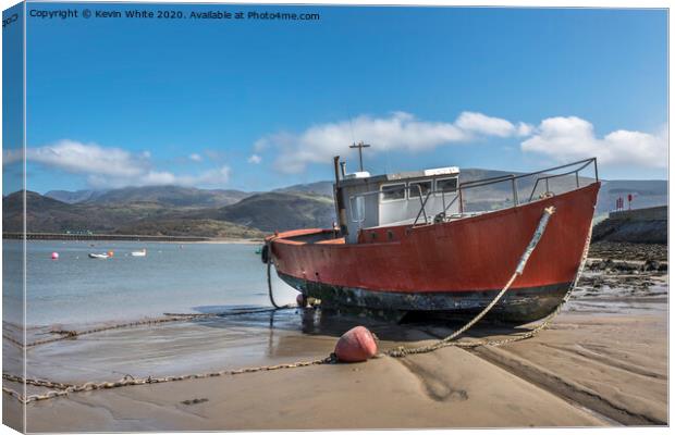 Old fishing boat Barmouth Canvas Print by Kevin White