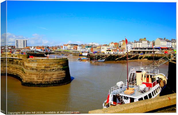 The entrance to the harbour at Bridlington in Yorkshire. Canvas Print by john hill
