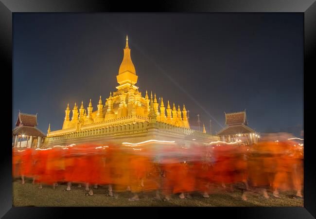 LAOS VIENTIANE PHA THAT LUANG FESTIVAL Framed Print by urs flueeler