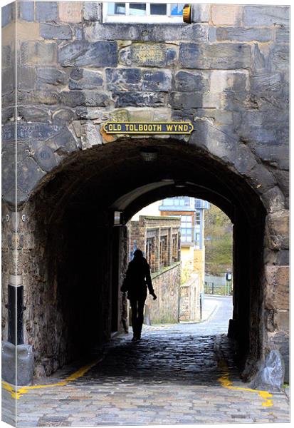 Old Tolbooth Wynd Canvas Print by Tom Gomez