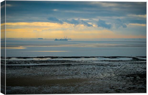 Evening on the Thames estuary from Thorpe Bay,Essex, looking towards Kent coastline Canvas Print by Peter Bolton