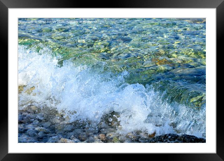 A splash of pure turquoise sea wave on pebble on the seashore. Framed Mounted Print by Sergii Petruk