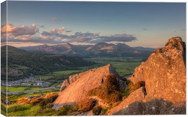 Tremadog Canvas Print by Rory Trappe