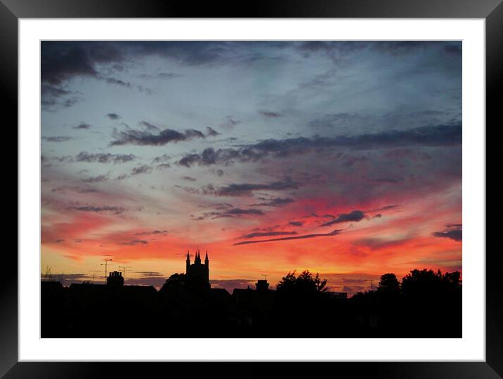Nature puts on a light show at sunset. Prittlewell, Southend on Sea, Essex, UK. Framed Mounted Print by Peter Bolton