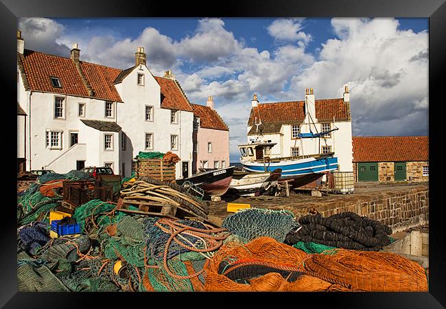 Pittenweem Harbour Framed Print by Lynne Morris (Lswpp)