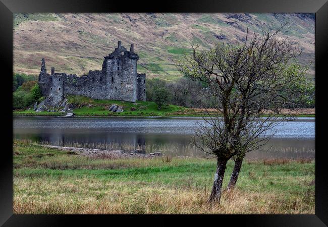 Kilchurn Castle, Loch Awe, Scotland. Framed Print by Rich Fotografi 