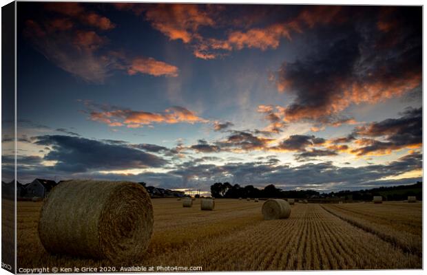 Straw bale sunset Canvas Print by Ken le Grice
