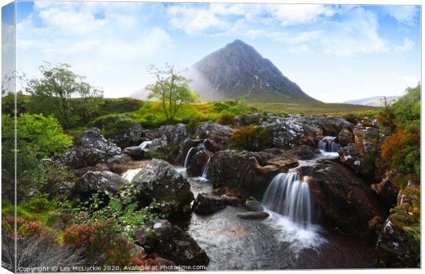 Majestic Buachaille Etive Mor Canvas Print by Les McLuckie