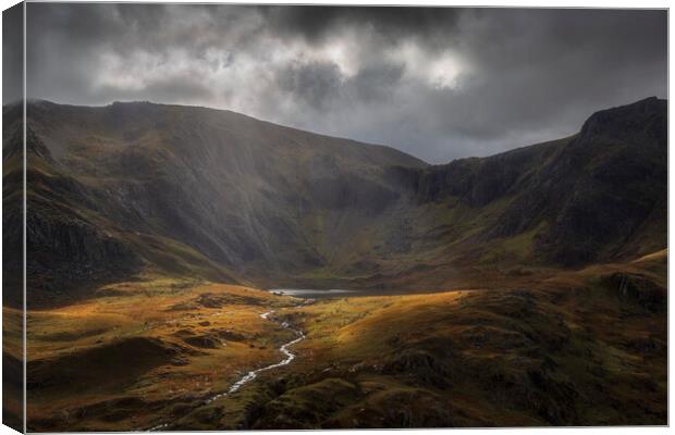 Cwm Idwal Canvas Print by Rory Trappe