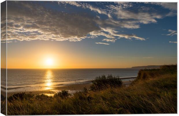 Sunrise at Filey Bay, North Yorkshire Canvas Print by Andrew Kearton