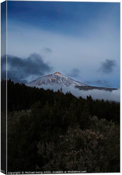Pico de Teide at dawn. Canvas Print by Michael Kemp