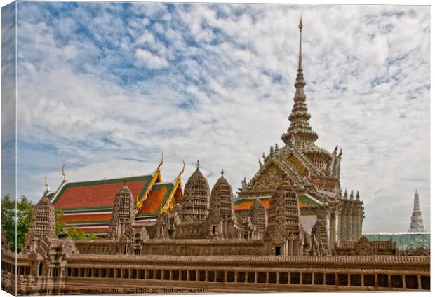 Temple buildings at The Grand Palace, Bangkok, Thailand. Canvas Print by Peter Bolton
