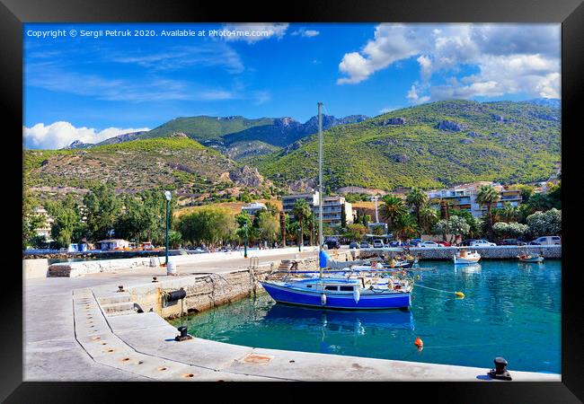 Scenic view of the bay and pier Loutraki, Greece, where small fishing schooners, yachts, boats and boats moored in the clear waters of the Ionian Sea. Framed Print by Sergii Petruk