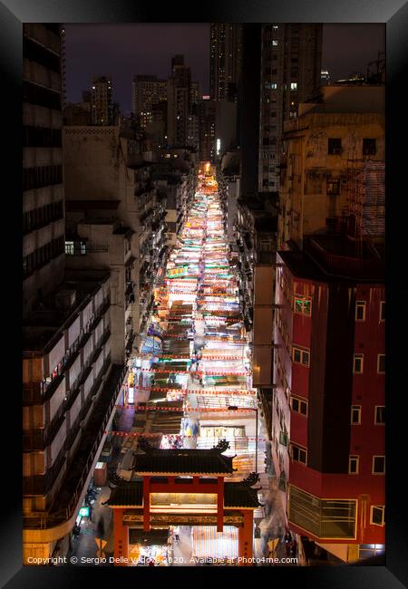 Night Street market in Hong Kong  Framed Print by Sergio Delle Vedove