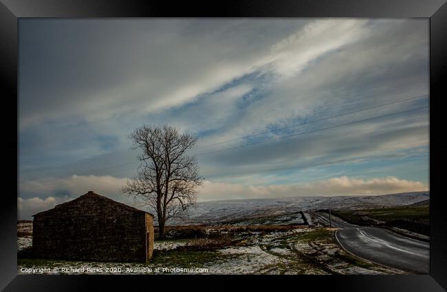 Snow in the yorkshire dales Framed Print by Richard Perks